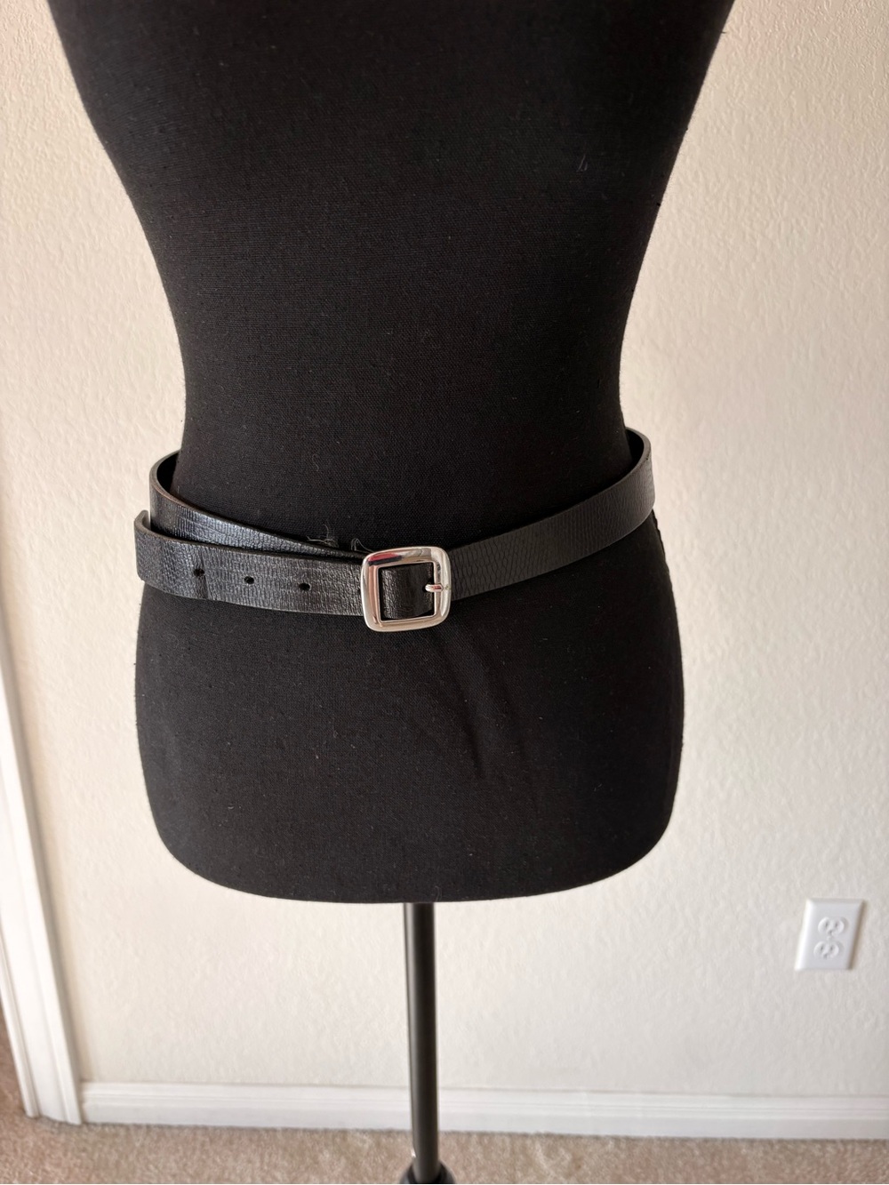 Classic Black Leather Waist Belt with Silver Buckle Snake Texture Sz XS-S